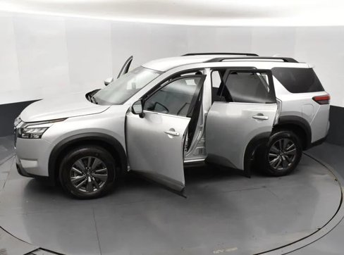 Used 2023 Nissan Pathfinder SV image 7