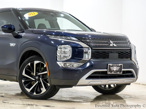 Used 2023 Mitsubishi Outlander SE image 2