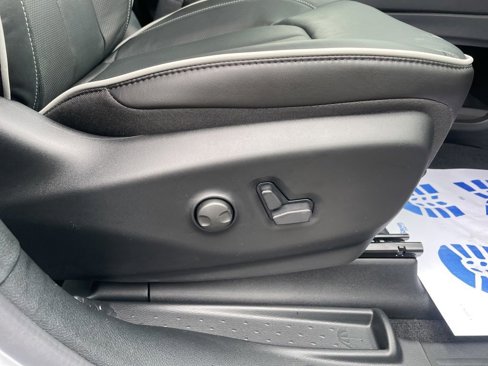 New 2026 Chrysler Pacifica Limited w/ Uconnect Theater Family Group image 40