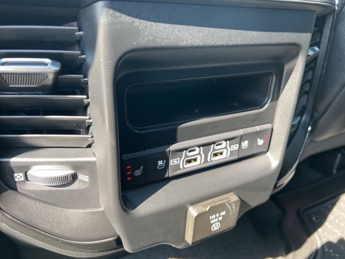 Used 2022 RAM 1500 Limited image 12
