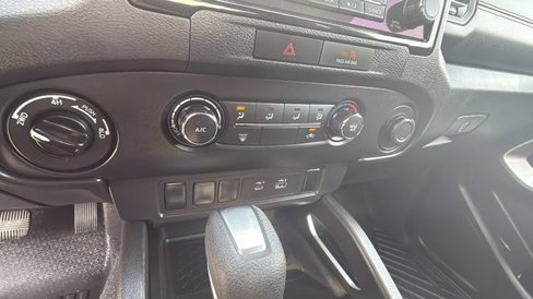 Used 2022 Nissan Frontier SV image 14