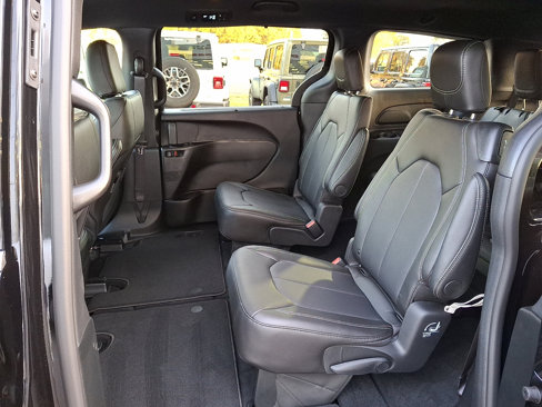 New 2026 Chrysler Voyager LX image 6