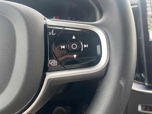 Used 2025 Volvo XC90 B5 Plus image 17