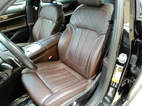 Used 2018 BMW 750i xDrive image 10