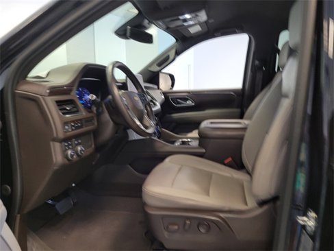 Used 2023 Chevrolet Suburban LT image 4