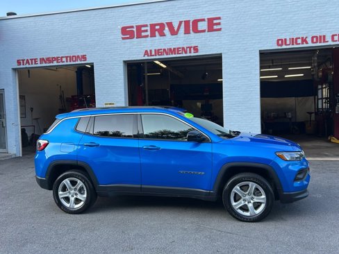 Used 2023 Jeep Compass Latitude w/ Sun and Sound Group image 1