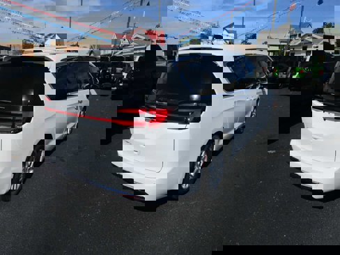 New 2026 Chrysler Pacifica Select image 4