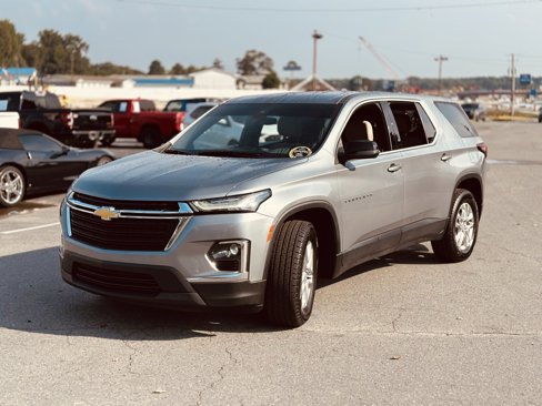 Used 2023 Chevrolet Traverse LS image 2
