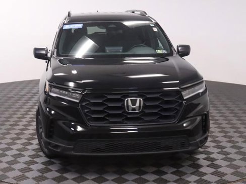 Certified 2025 Honda Pilot Sport image 3