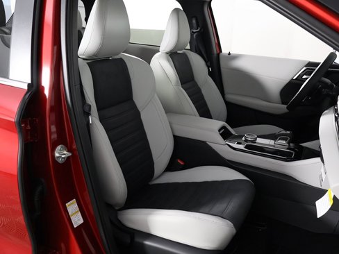 New 2025 Mitsubishi Outlander SE image 32