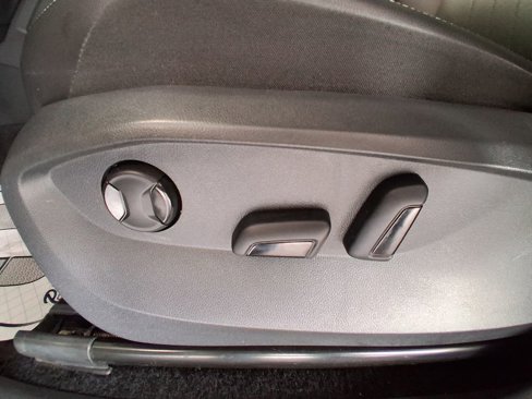 Used 2022 Volkswagen Tiguan SE image 10