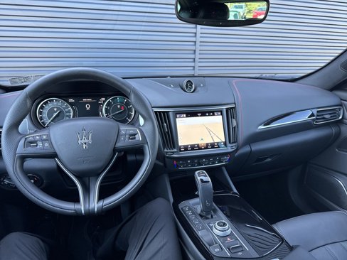 Used 2024 Maserati Levante GT Ultima image 12