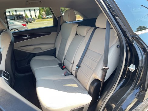Used 2016 Kia Sorento LX image 19