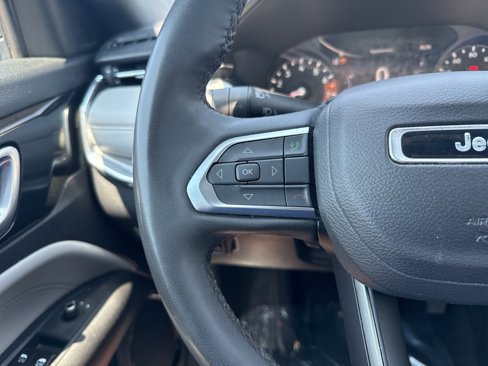 Used 2024 Jeep Compass Limited image 29