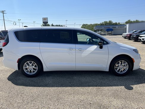 New 2026 Chrysler Pacifica Select image 6