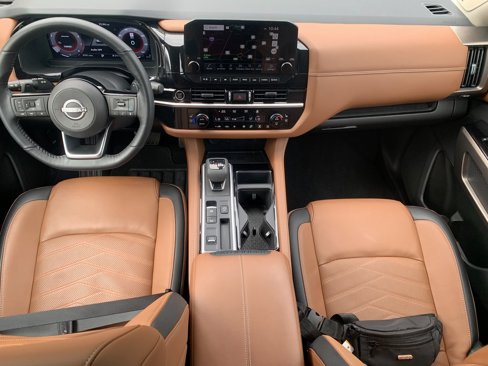 Used 2024 Nissan Pathfinder Platinum image 15