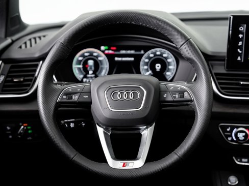 Used 2024 Audi Q5 e Premium Plus image 11