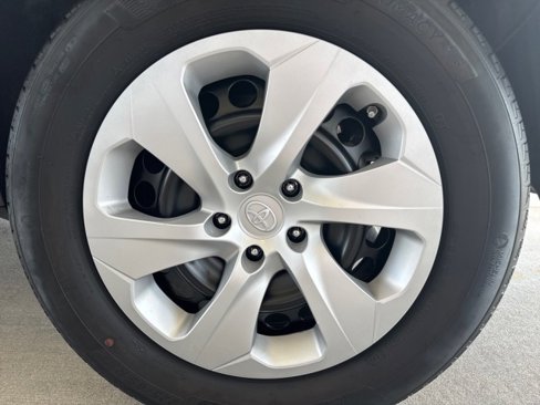 Used 2024 Toyota RAV4 LE image 5