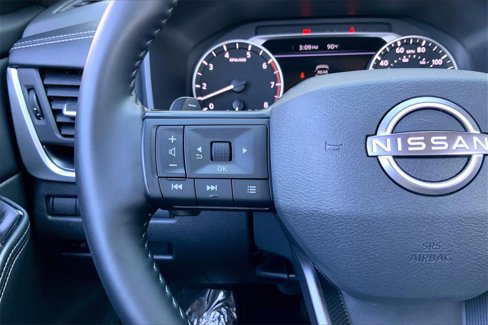 Certified 2025 Nissan Rogue SV image 21