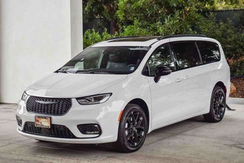 New 2026 Chrysler Pacifica Limited image 3