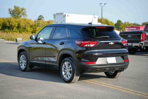Used 2025 Chevrolet TrailBlazer LS w/ LS Convenience Package image 7