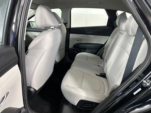 Certified 2025 Hyundai Tucson SE image 24