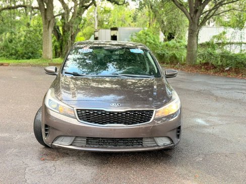 Used 2017 Kia Forte LX image 2