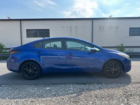 Used 2017 Kia Forte S image 2