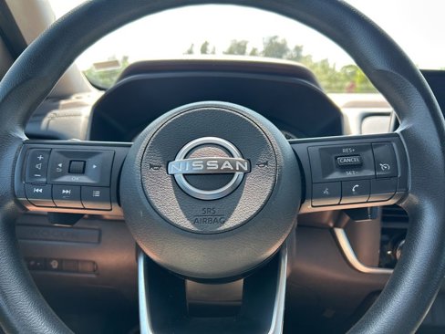 Used 2023 Nissan Rogue S image 16