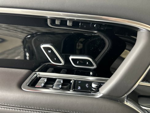 New 2025 Land Rover Range Rover SE image 25