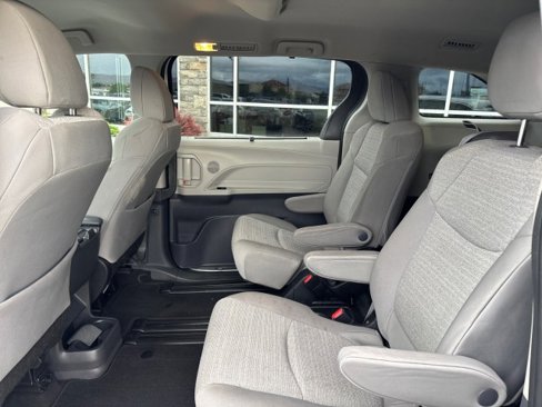 Used 2023 Toyota Sienna LE image 26