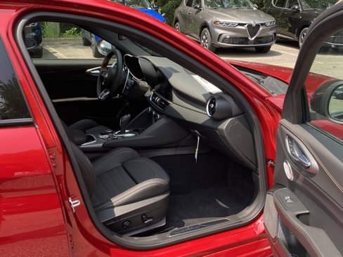 New 2025 Alfa Romeo Giulia AWD w/ Driving Assist Package image 37