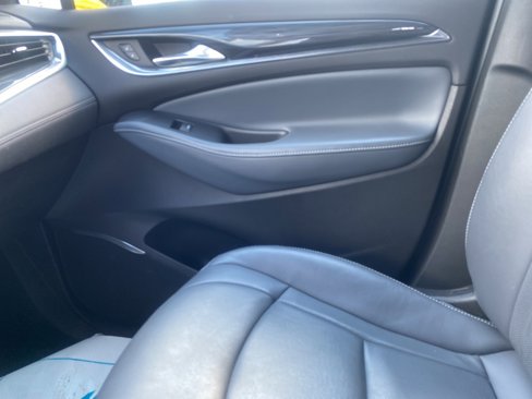 Used 2021 Buick Enclave Essence image 5