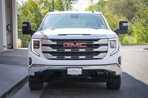 Used 2023 GMC Sierra 1500 SLE w/ Preferred Package image 9