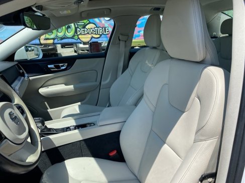 Used 2020 Volvo S60 T5 Momentum image 10