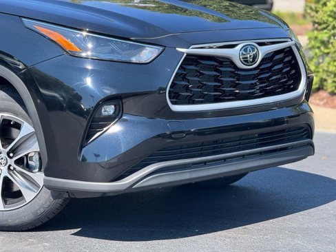 Certified 2024 Toyota Highlander XLE image 5