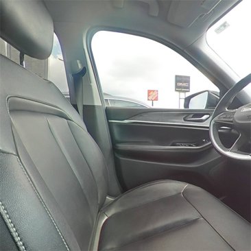 Used 2023 Jeep Grand Cherokee Limited image 28