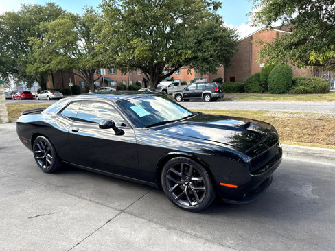 Used 2019 Dodge Challenger R/T w/ Blacktop Package image 2