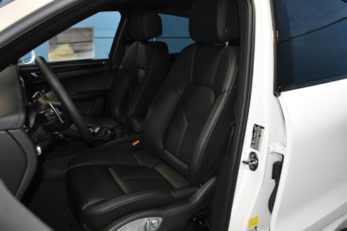 New 2026 Porsche Macan image 5