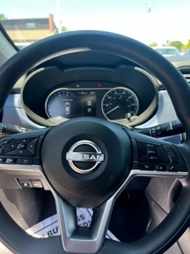Used 2023 Nissan Versa SV image 14