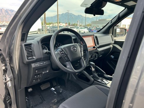 Used 2023 Nissan Frontier SV w/ Midnight Edition Package image 10