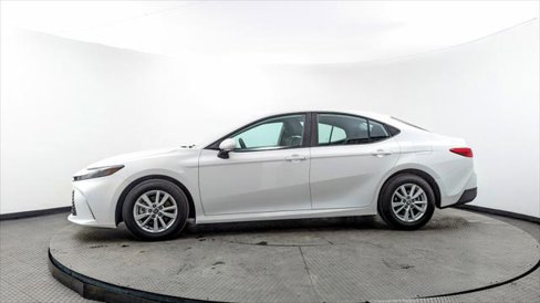 Used 2025 Toyota Camry LE image 3
