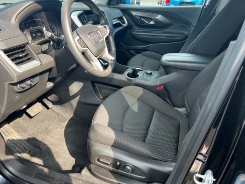 Used 2024 GMC Terrain SLE w/ Driver Convenience Package image 9