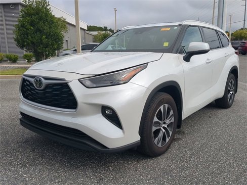 Used 2022 Toyota Highlander XLE image 23