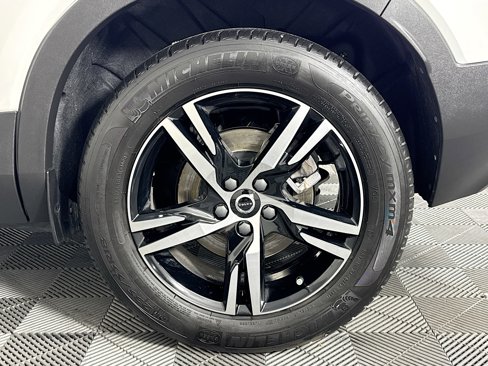 Used 2025 Volvo XC40 B5 Core image 66