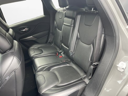 Used 2019 Jeep Cherokee Limited w/ Luxury Group image 14
