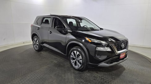 Used 2023 Nissan Rogue SV image 1