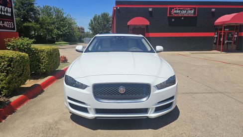 Used 2019 Jaguar XE image 5