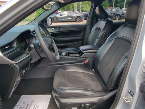 Used 2023 Jeep Grand Cherokee Altitude image 18