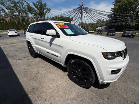 Used 2018 Jeep Grand Cherokee Altitude image 1